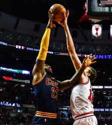 gasol-tapon-lebron-efe.jpg