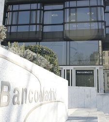 banco-madrid-muro-blanco.jpg