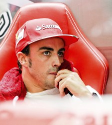 Alonso-descansa-Sepang-2013-efe.jpg