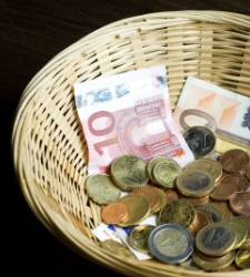 cesta-iglesia-dinero-thinkstock.jpg