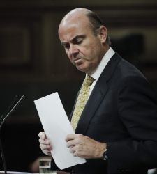 Guindos-Congreso-gesto.jpg
