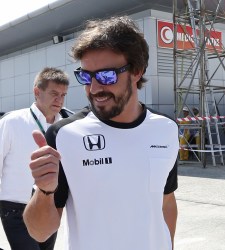 Alonso-gesto-Ok-Indonesia-2015-reuters.jpg