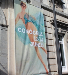 supremo-cartelmujer-desnuda.jpg