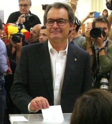 27S-ArturMas-vota-27sept2015LuisMoreno.jpg