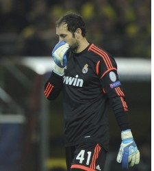 DiegoLopez-dolido-2013-dortmund-efe.jpg