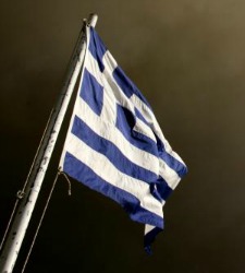 grecia-bandera-nubes.jpg