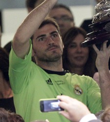Casillas-serio-Bernabeu-2013-efe.jpg