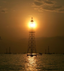 PetroleoTorreSol.jpg