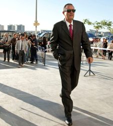 julian-munoz-traje.jpg