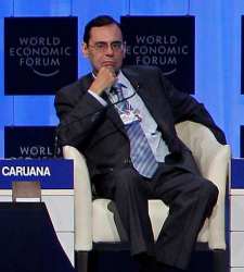 CaruanaDavos.jpg