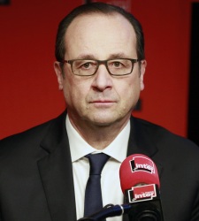 hollande-micro-radio.jpg