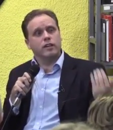 daniel-lacalle-mano.jpg