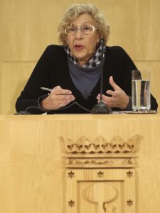carmena-tocada-titiriteros2-efe.jpg