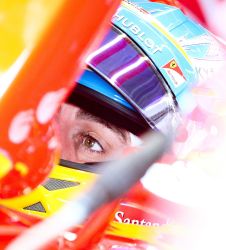 Coulthard insinúa que Alonso debería pensar en abandonar Ferrari si no hay mejora