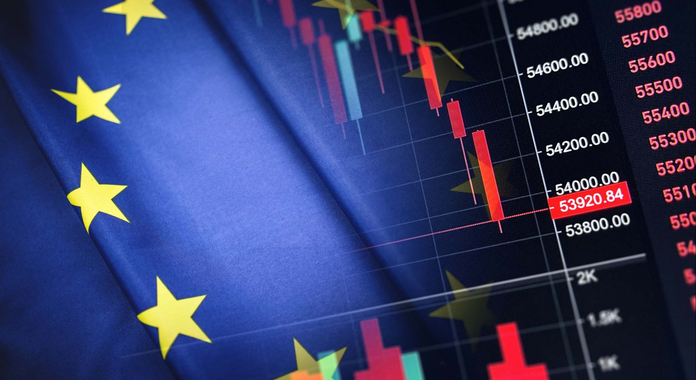 La bandera de la UE superpuesta a un panel de cotizaciones