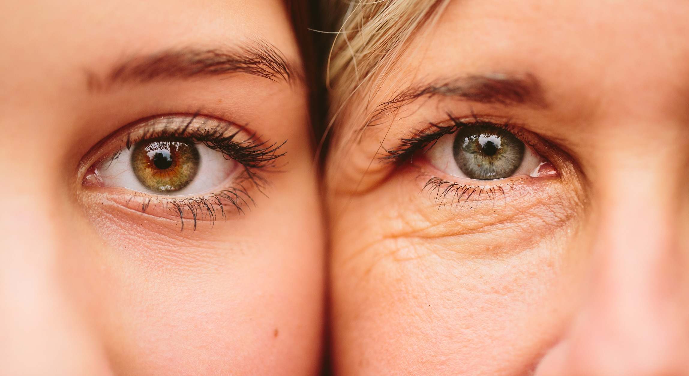 Foto de las caras de madre e hija juntas