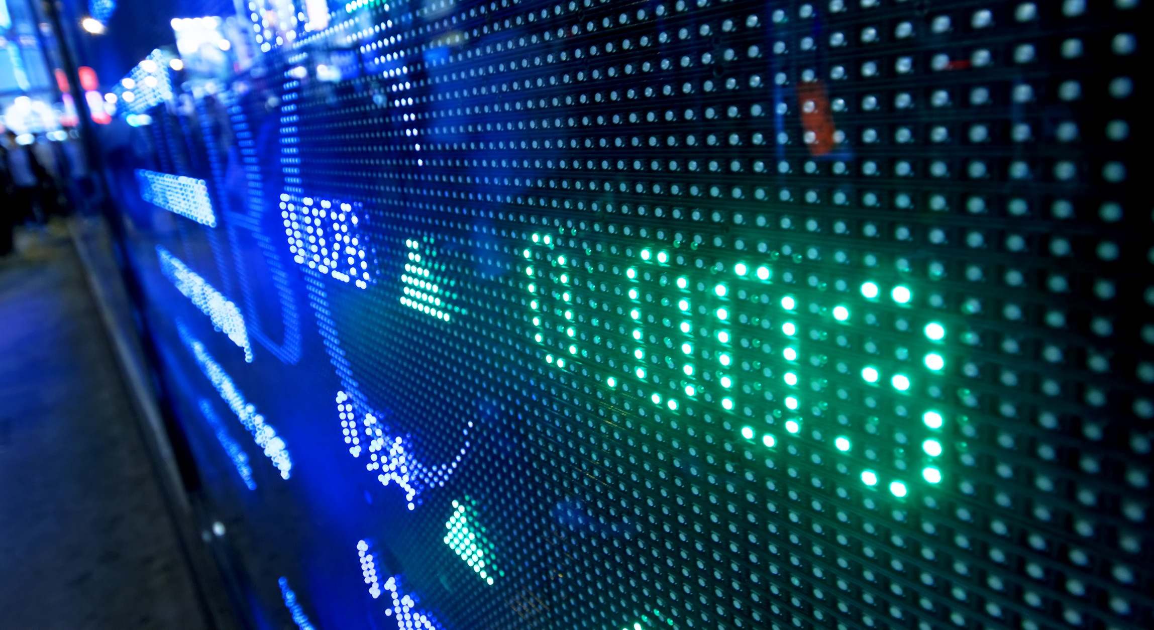 Un panel con indicadores bursátiles
