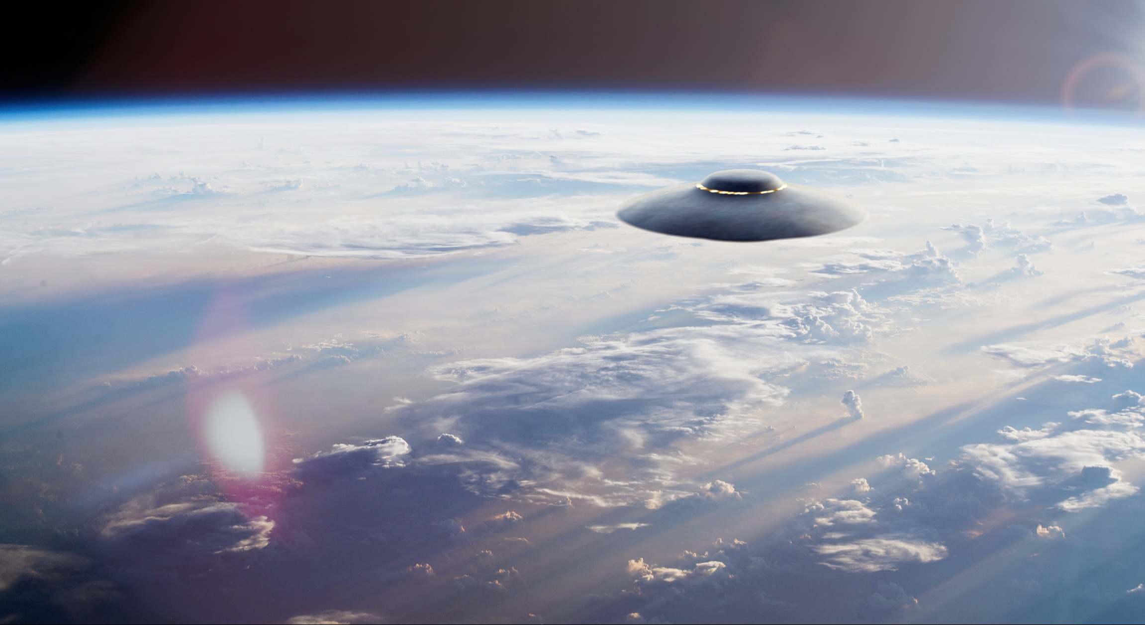 Platillo OVNI flotaba sobre el planeta Tierra