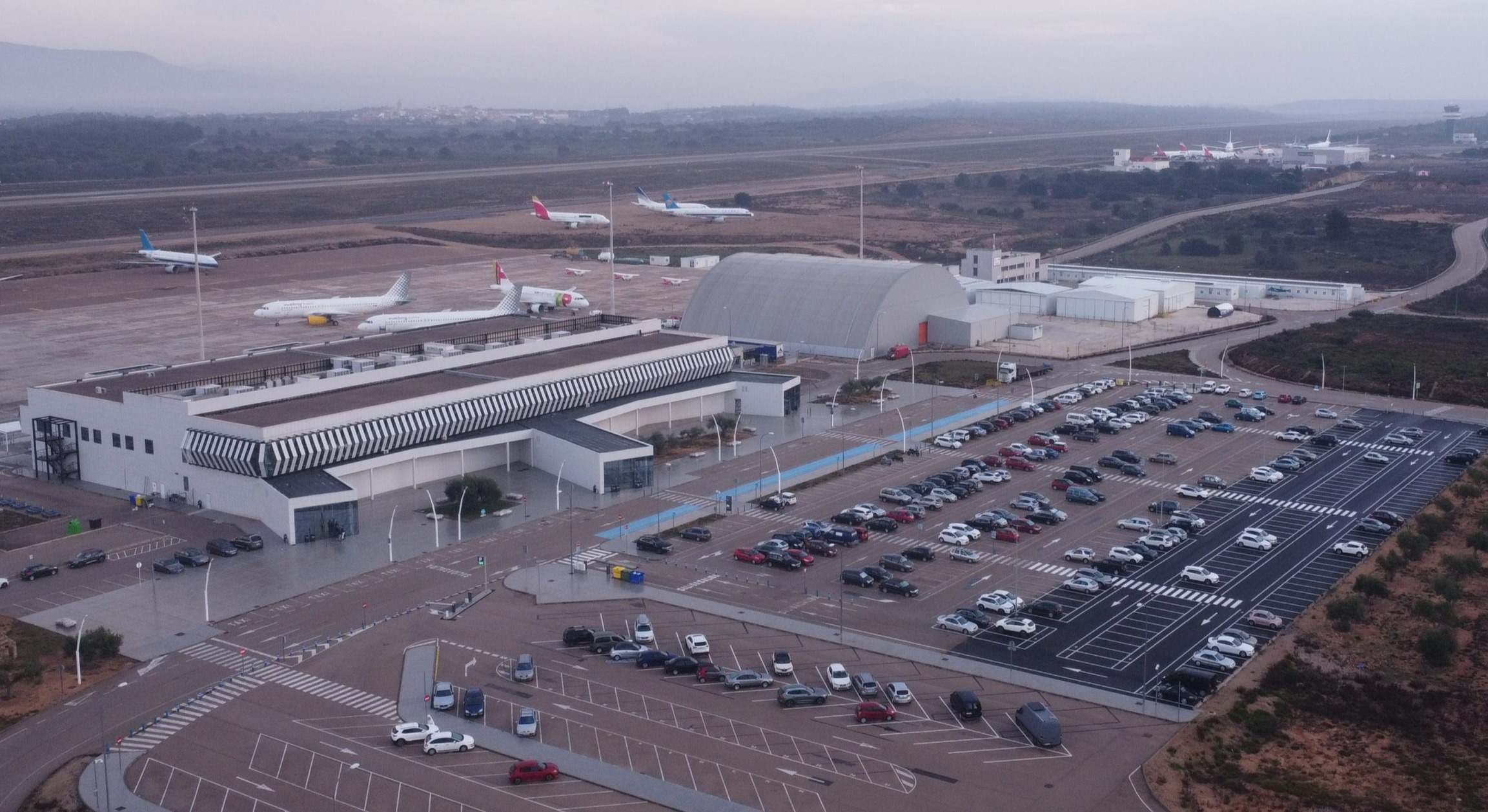 El aeropuerto de Castellón y su parking.