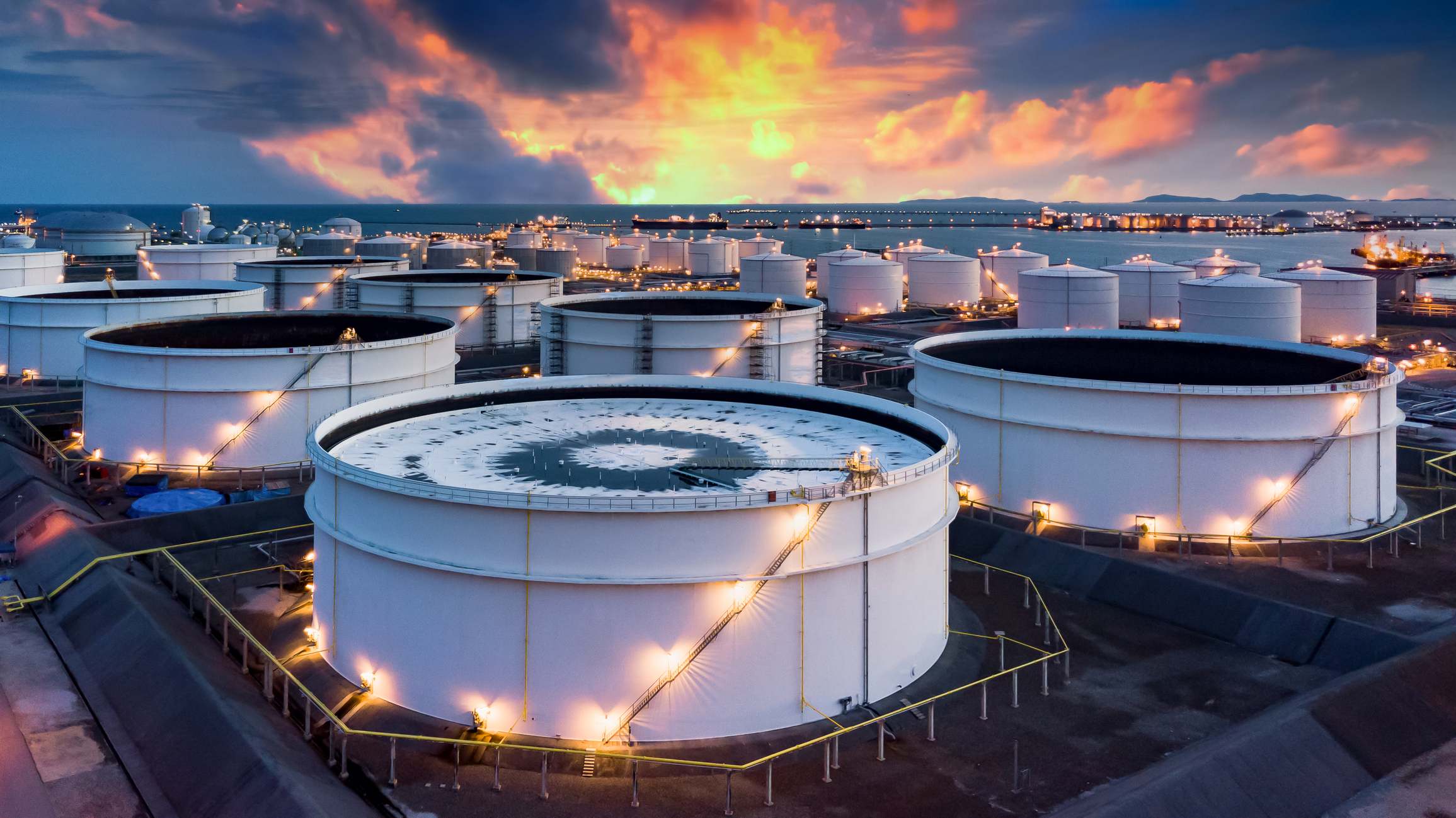 Precio del gas cae en Europa por altas reservas de gas