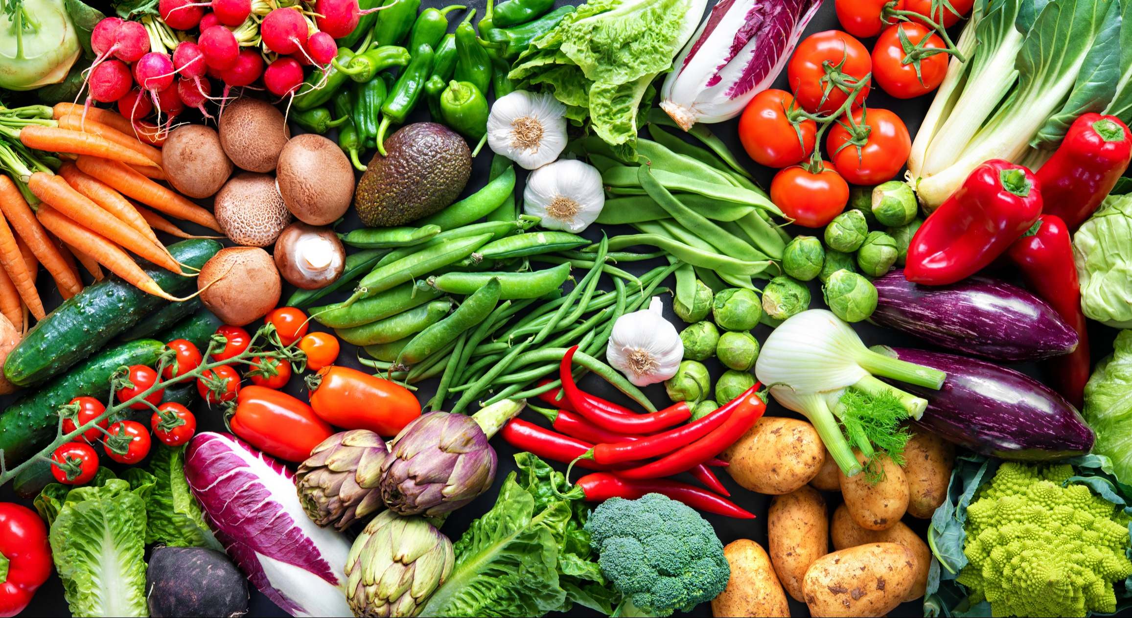 Fondo con surtido de verduras orgánicas frescas