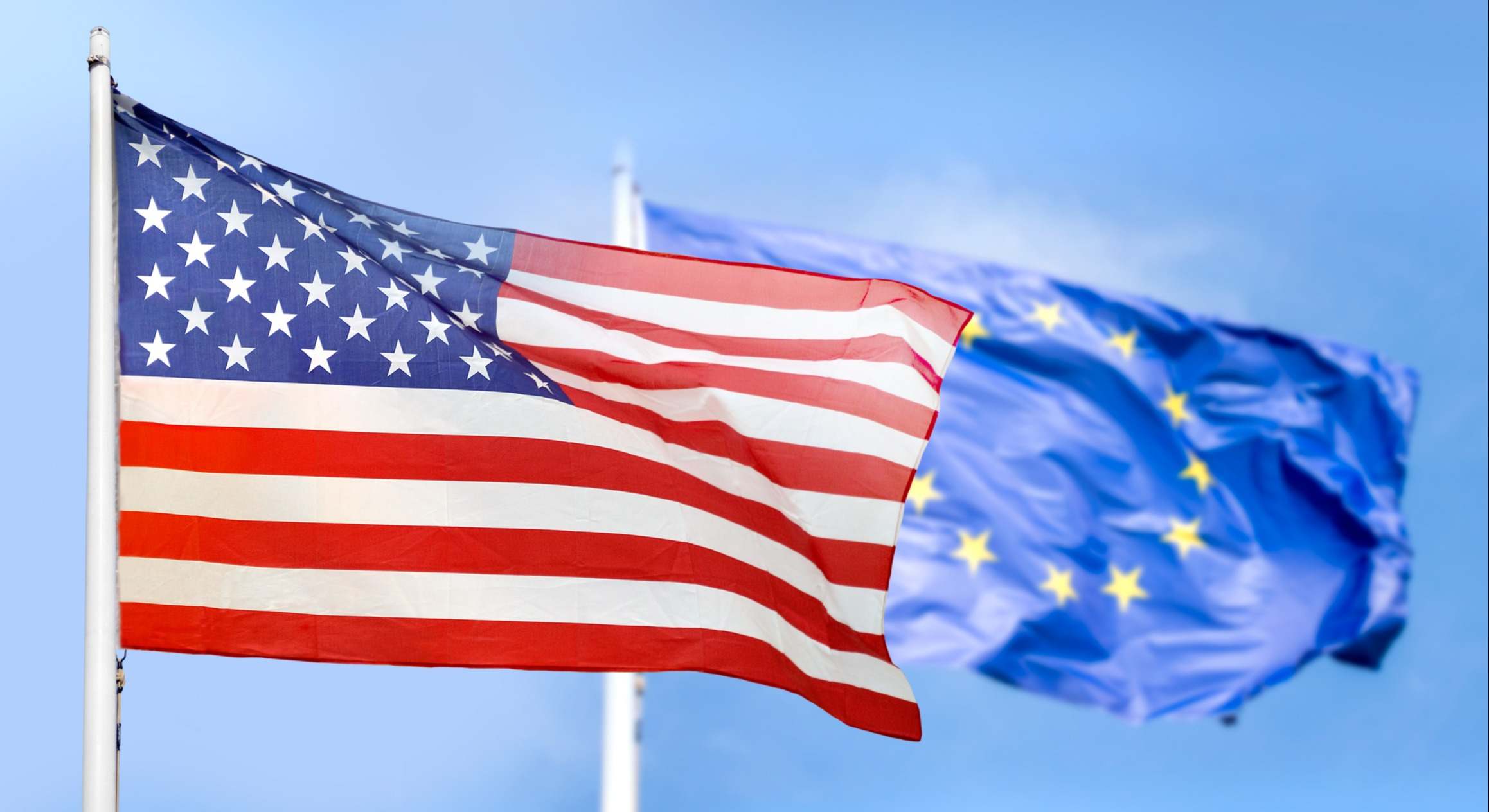 Banderas de EEUU y la UE. Foto: iStock