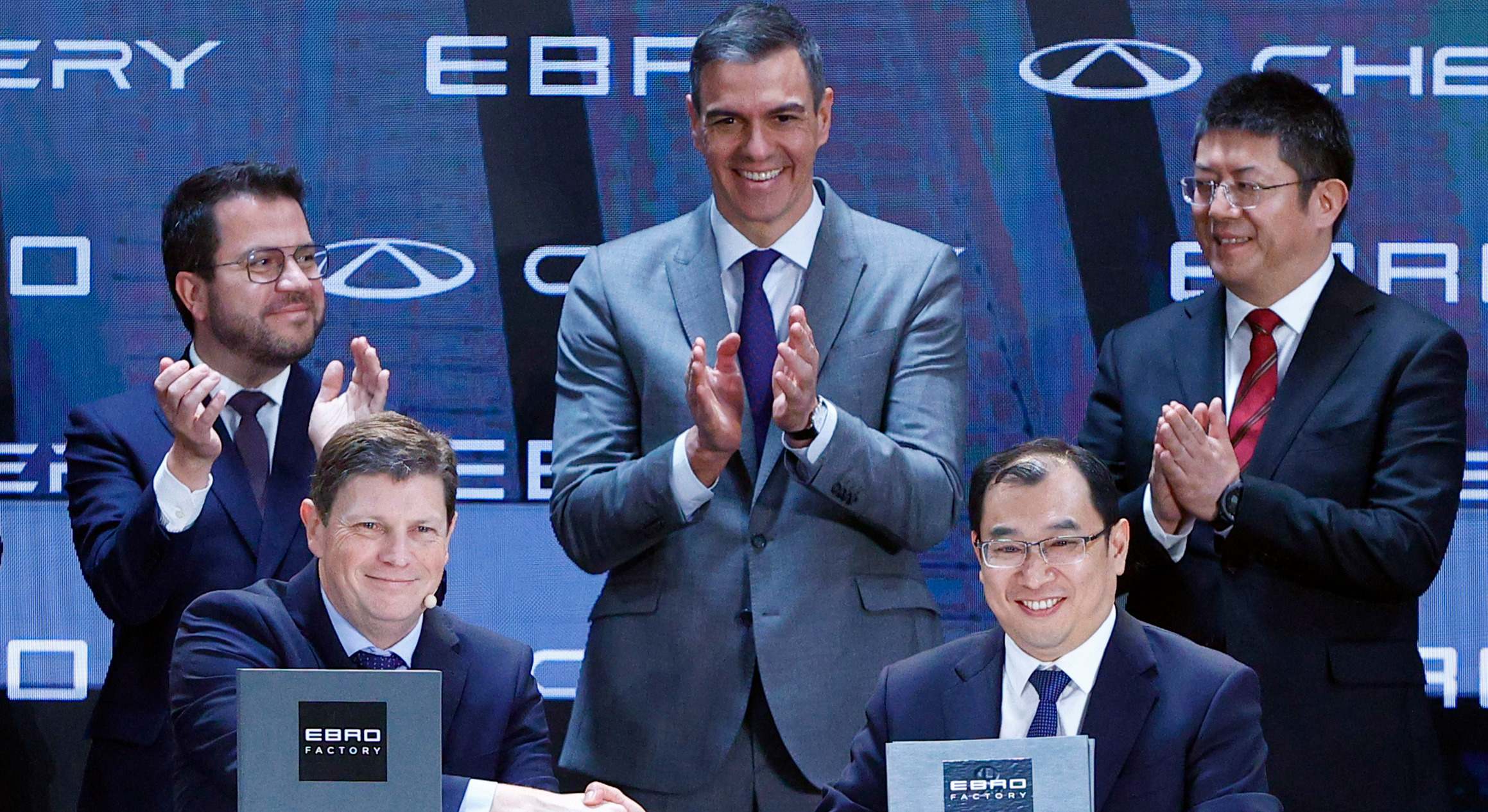 Firma del acuerdo entre EV Motors y el grupo Chery el pasado mes abril