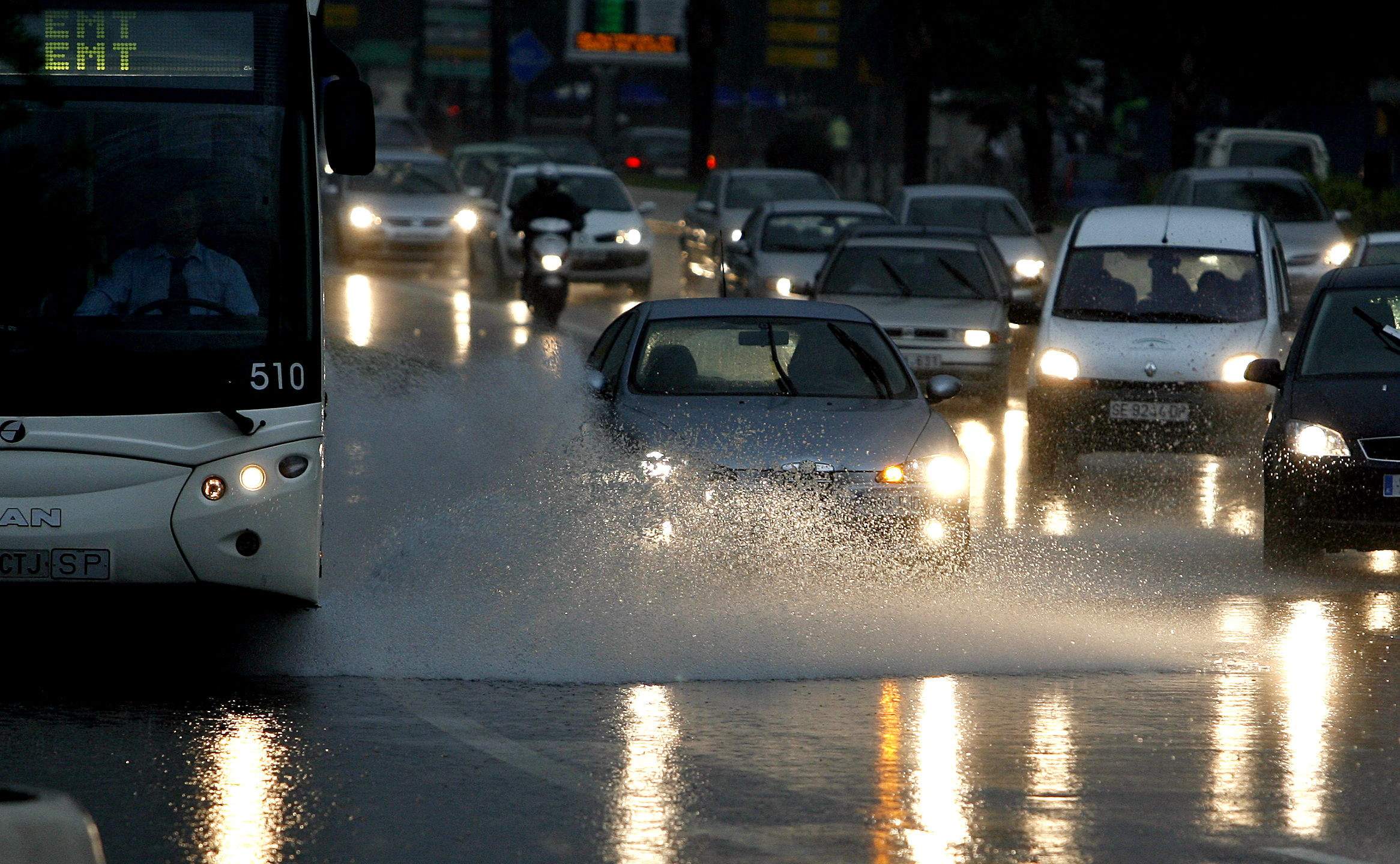 La lluvia intensa dificulta el trfico EFE