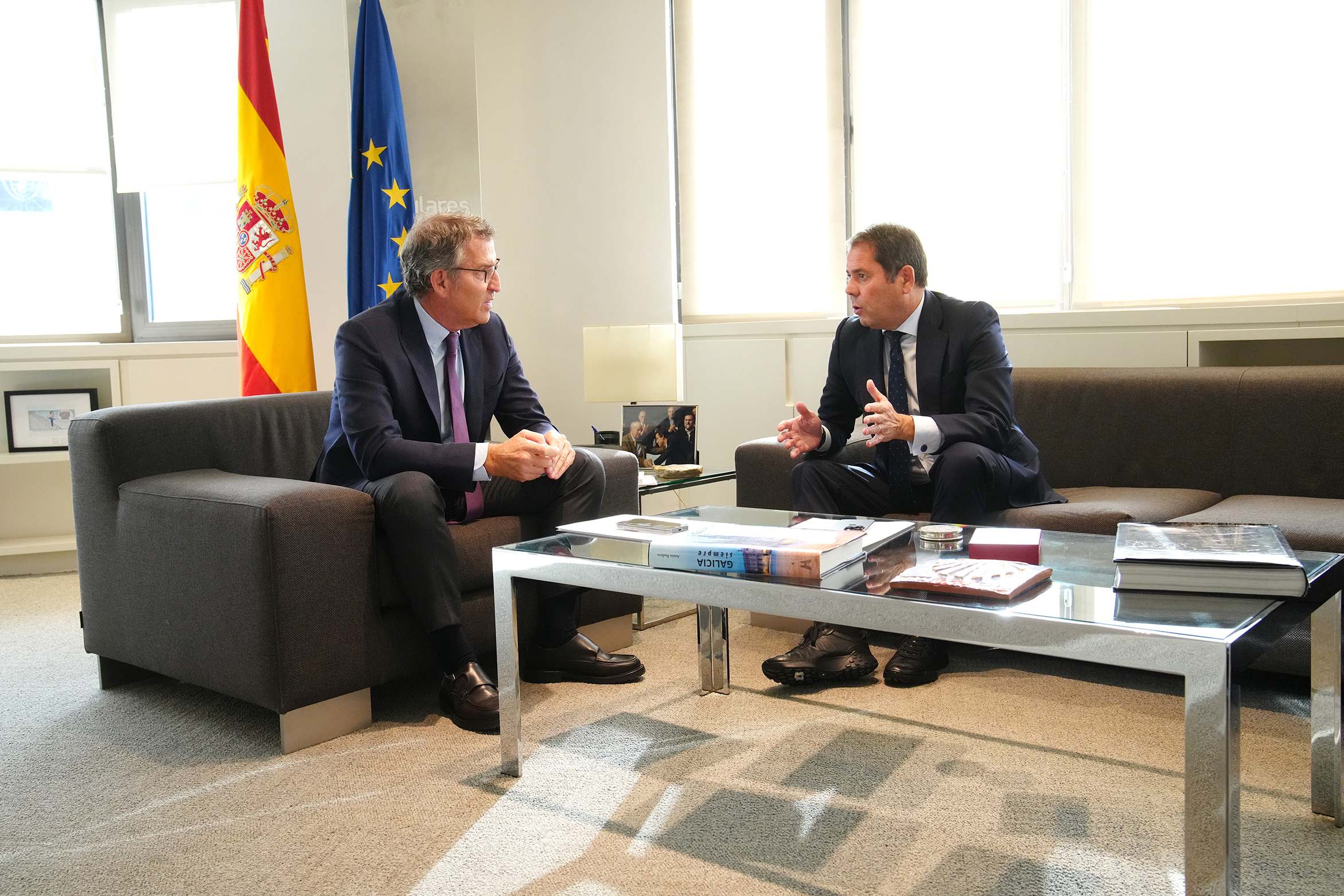 El presidente del PP, Alberto Núñez Feijóo, junto al presidente de Cepyme, Gerardo Cuerva. EE