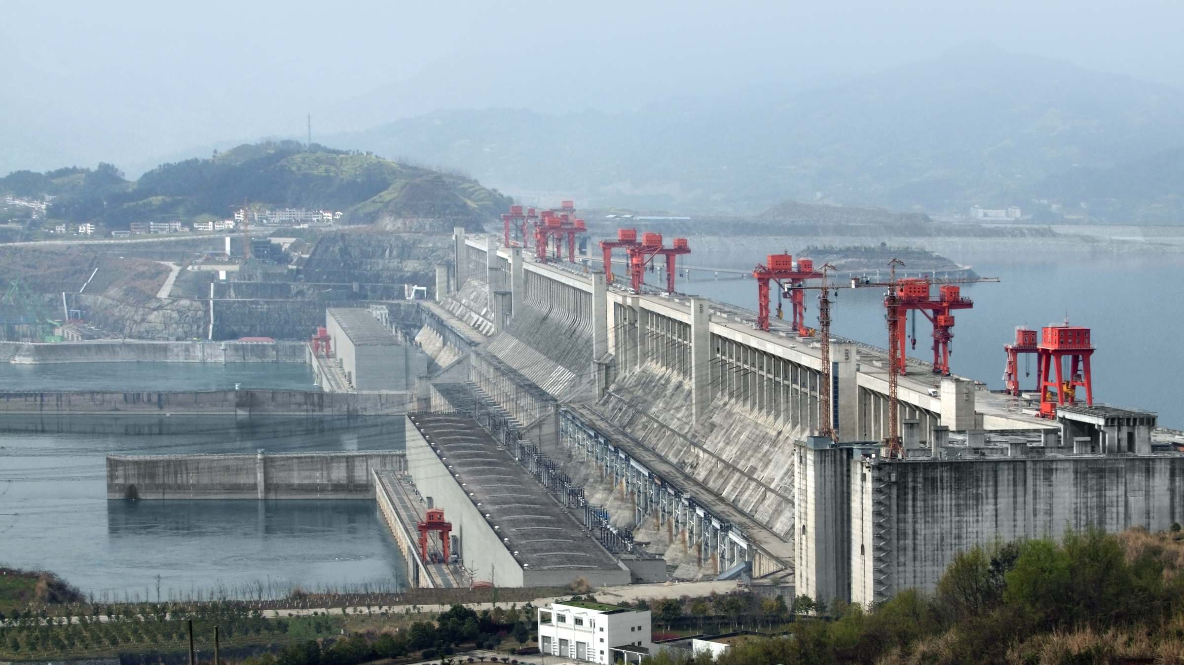 Tres-Gargantas-Dam-China-istock.jpg