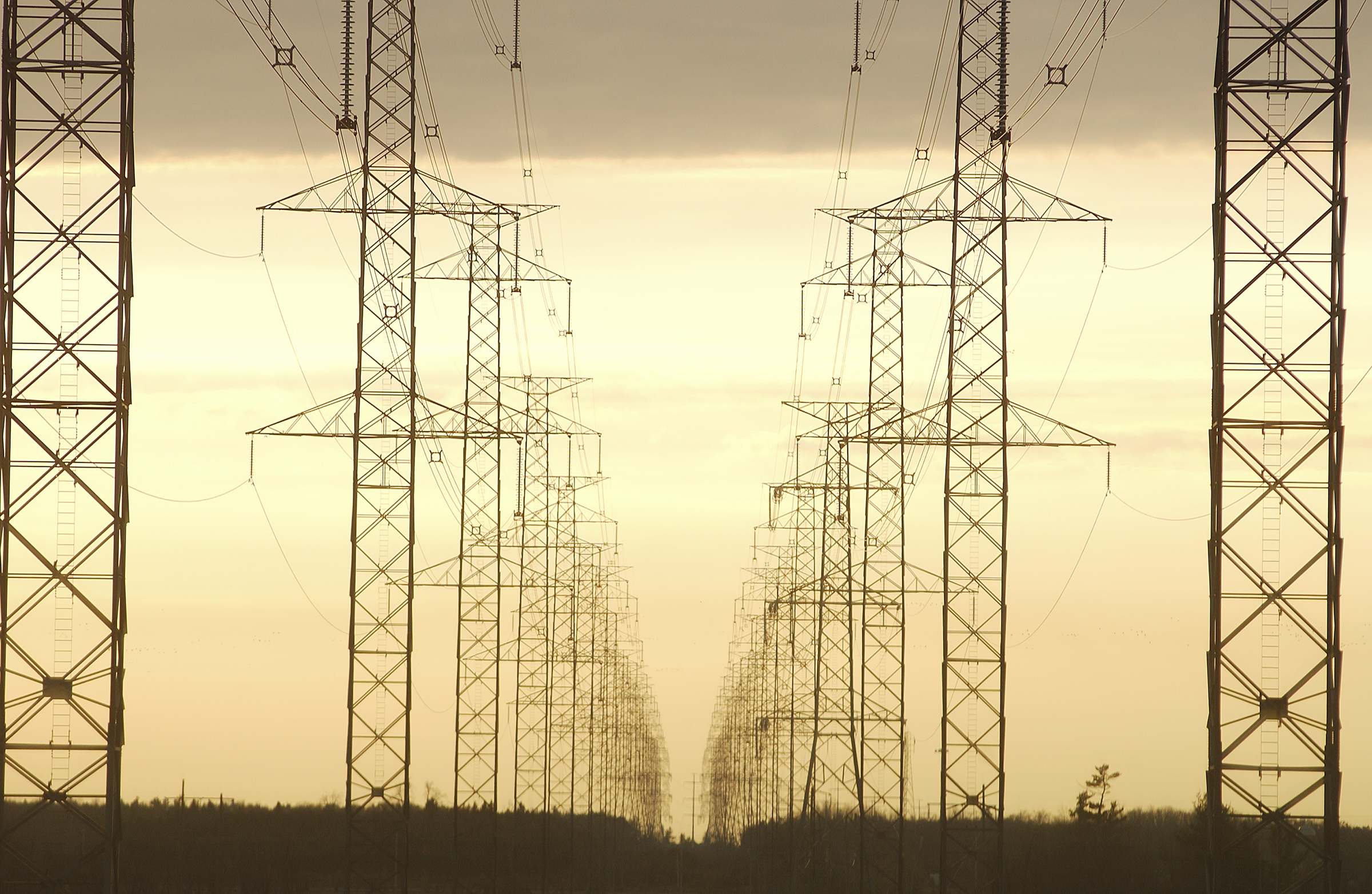 Varios tendidos eléctricos