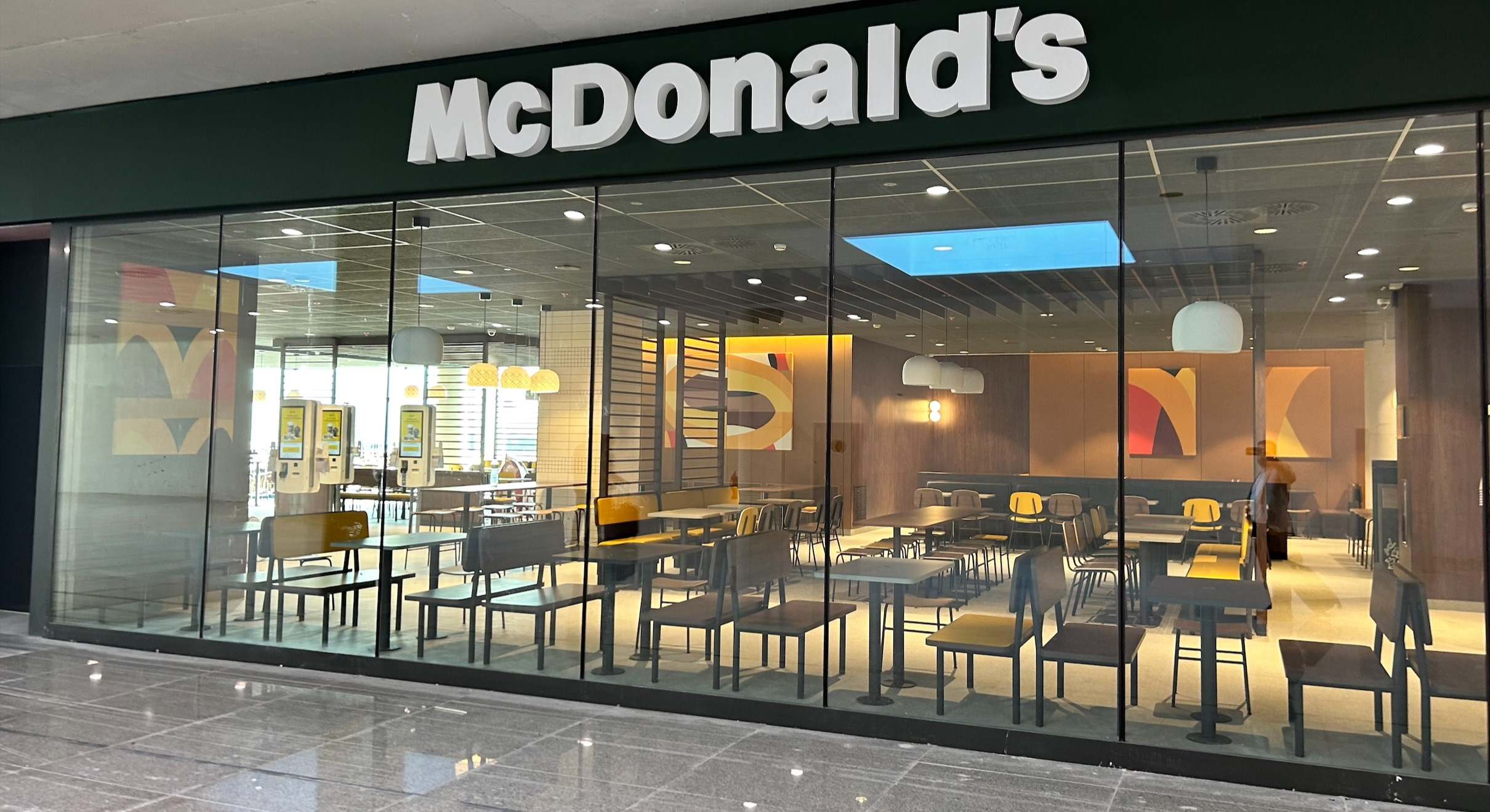 Local de McDonalds en el Aeropuerto de Palma de Mallorca.