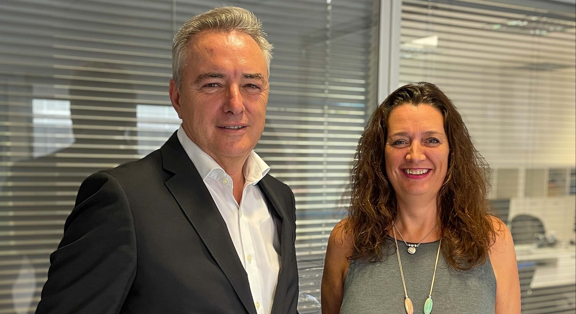 Alberto González, CEO de Grupo Leben; y Deborah Valverde, fundadora de Funtastic Lab.