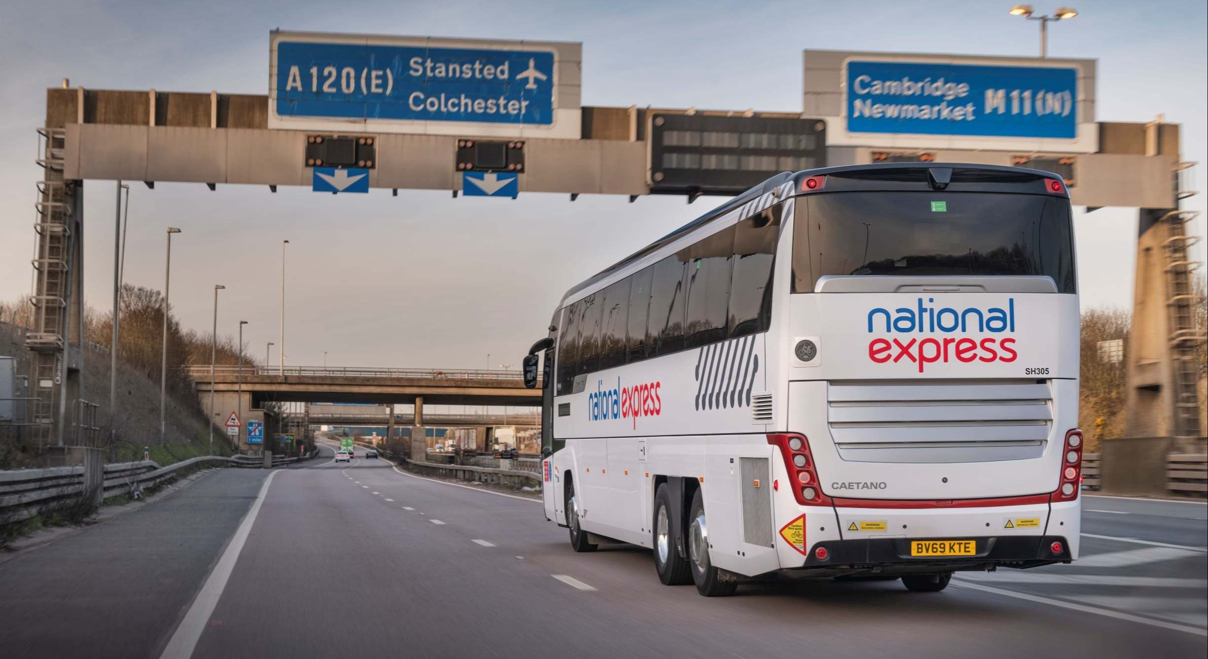 Autobuses de National Express, filial de Mobico.