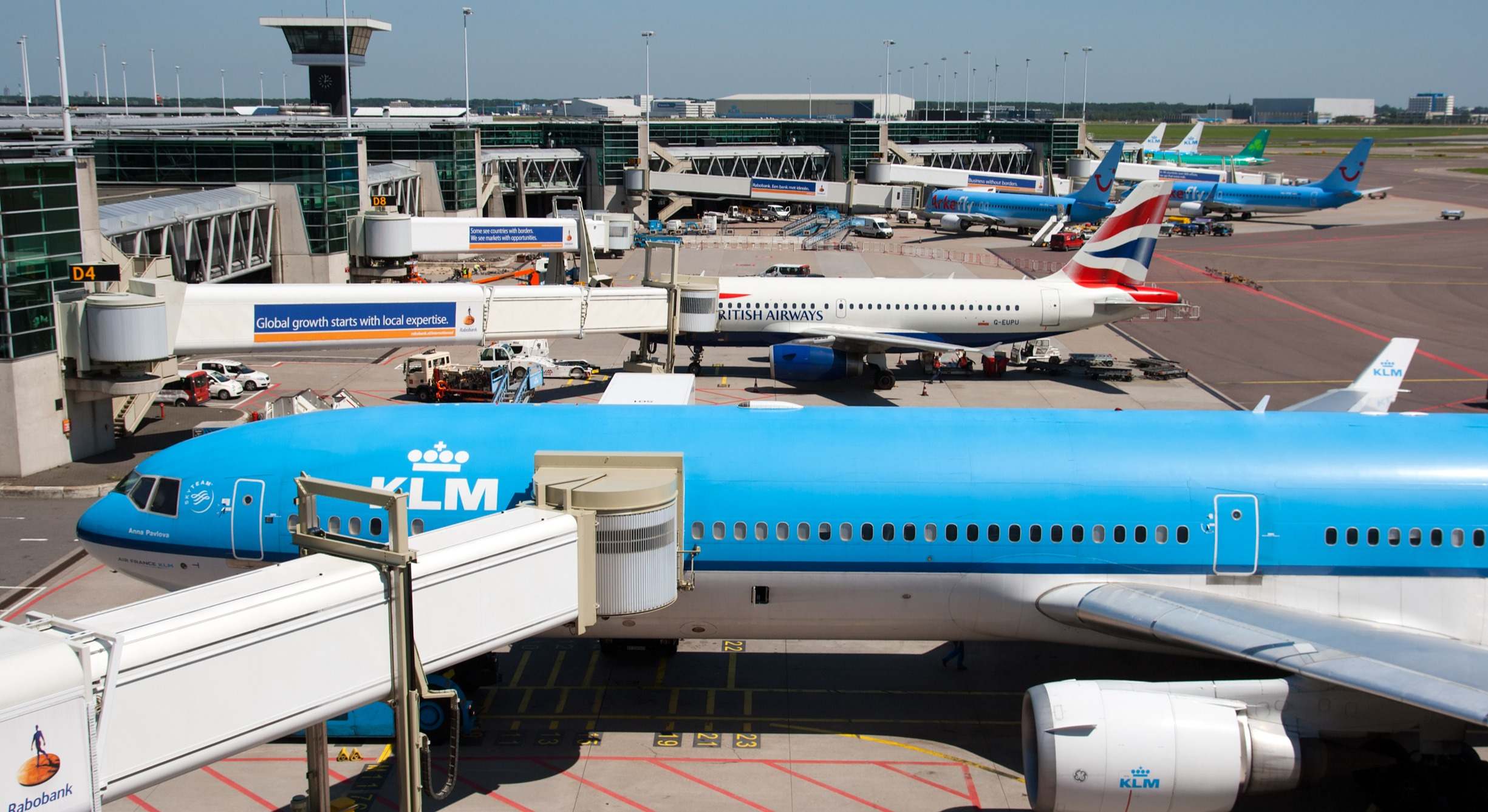 Aviones de compañías europeas en el aeropuerto de Schiphol