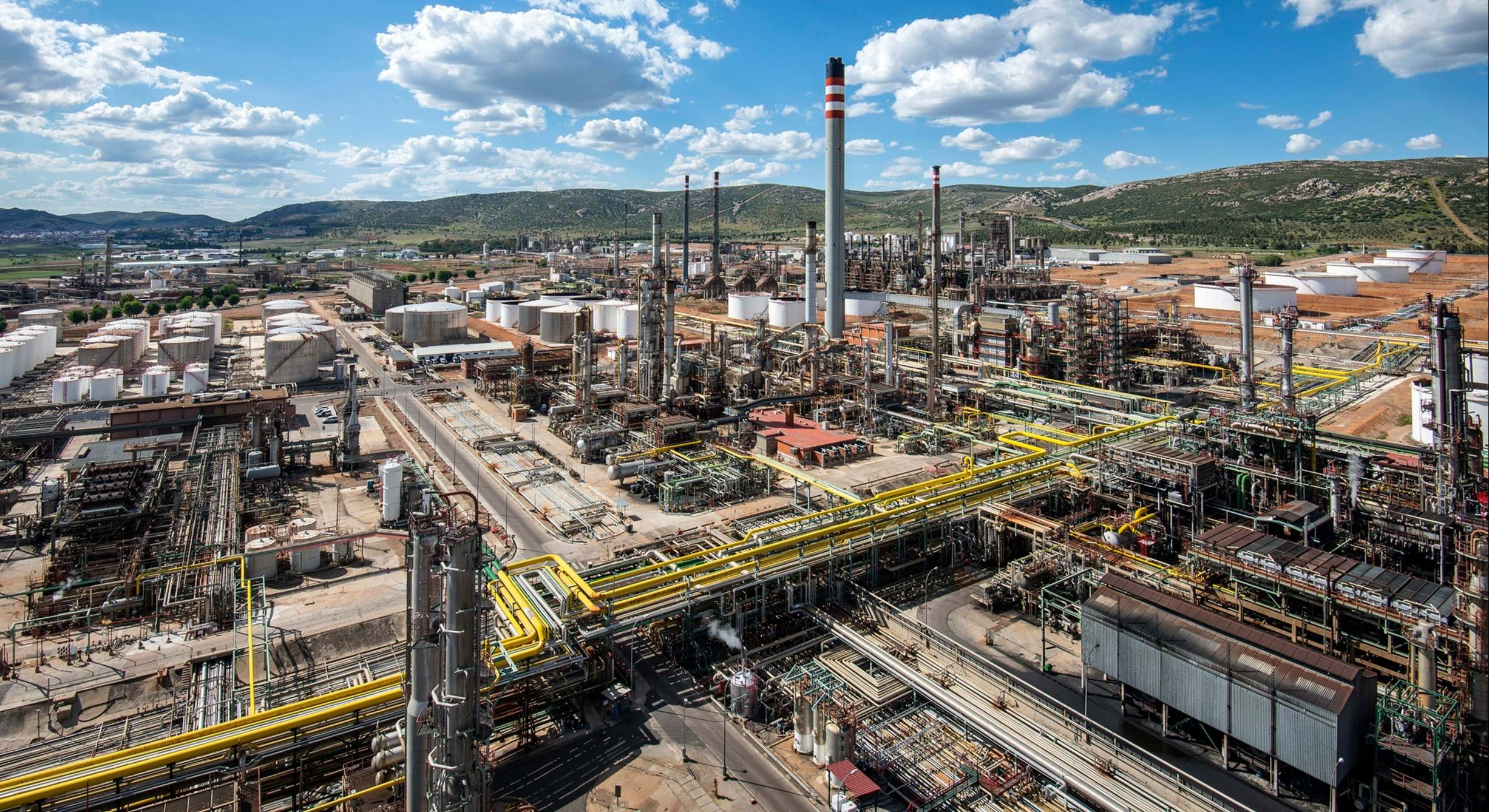Panórámica de la planta de Repsol en Puertollano.