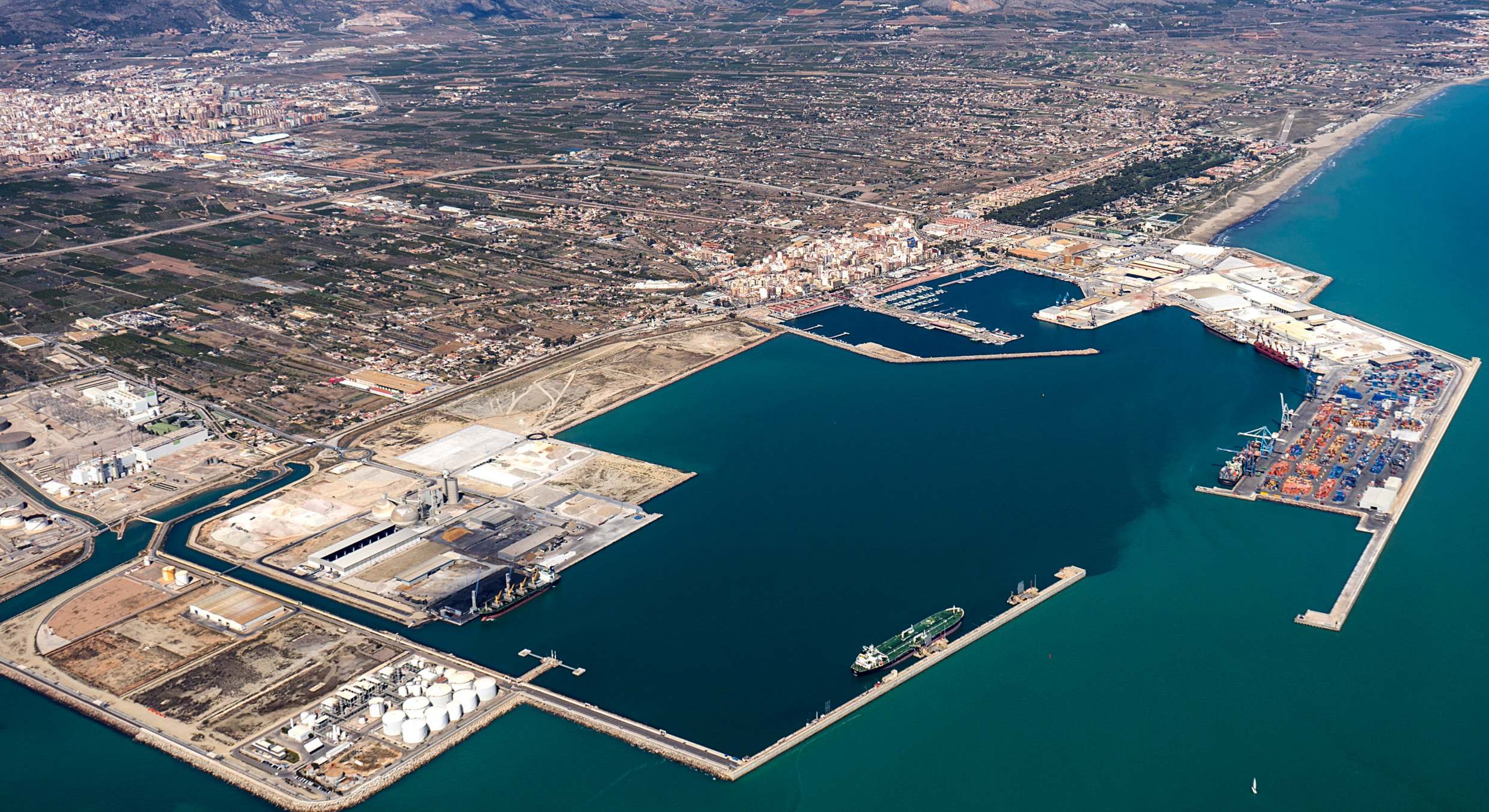 Vista aérea del puerto de Castellón y sus terrenos colindantes.