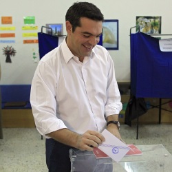 tsipras-vota-efe.jpg
