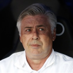 Ancelotti-2013-mirada-banquillo.jpg