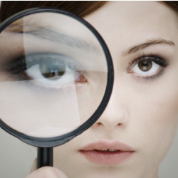 Mujer-lupa-mirada-250.jpg