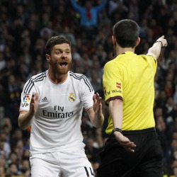Xabi-protesta-Undiano-clasico-2014.jpg