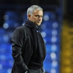 Mourinho-serio-chelsea-2013.jpg