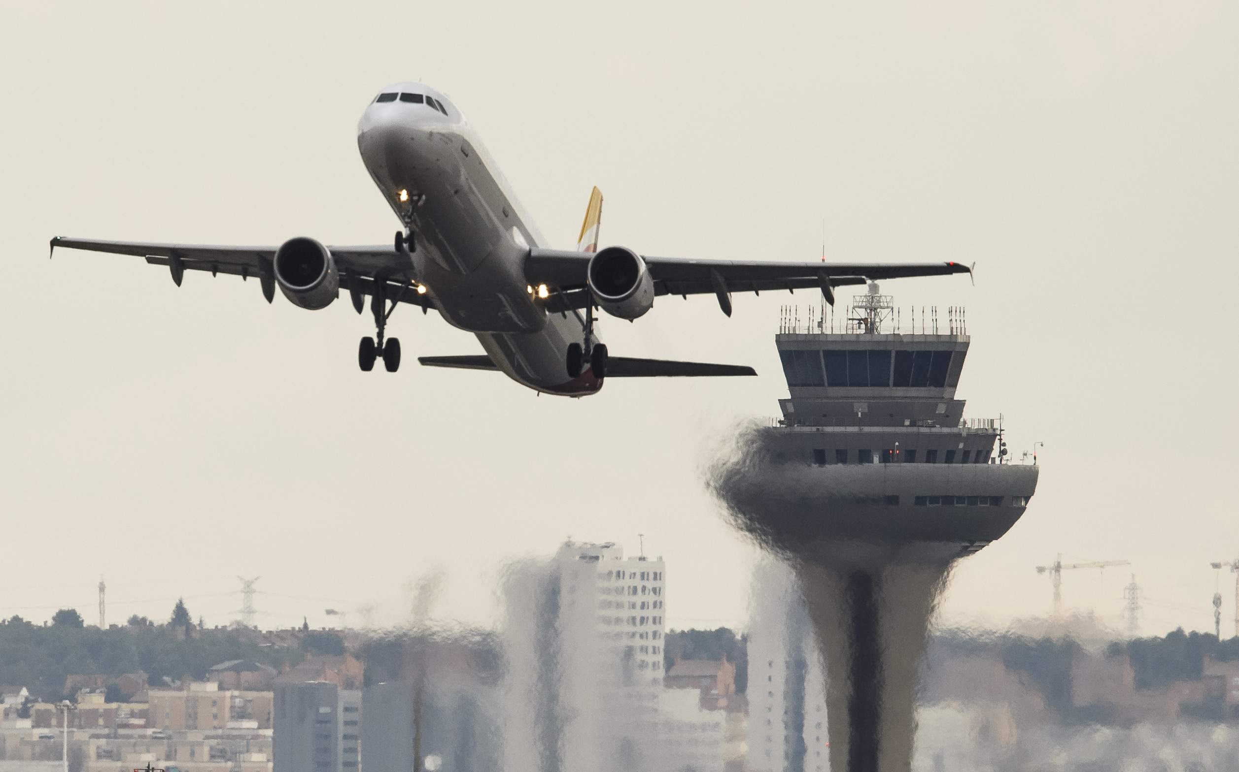 aena-avion-aeropuerto.jpg
