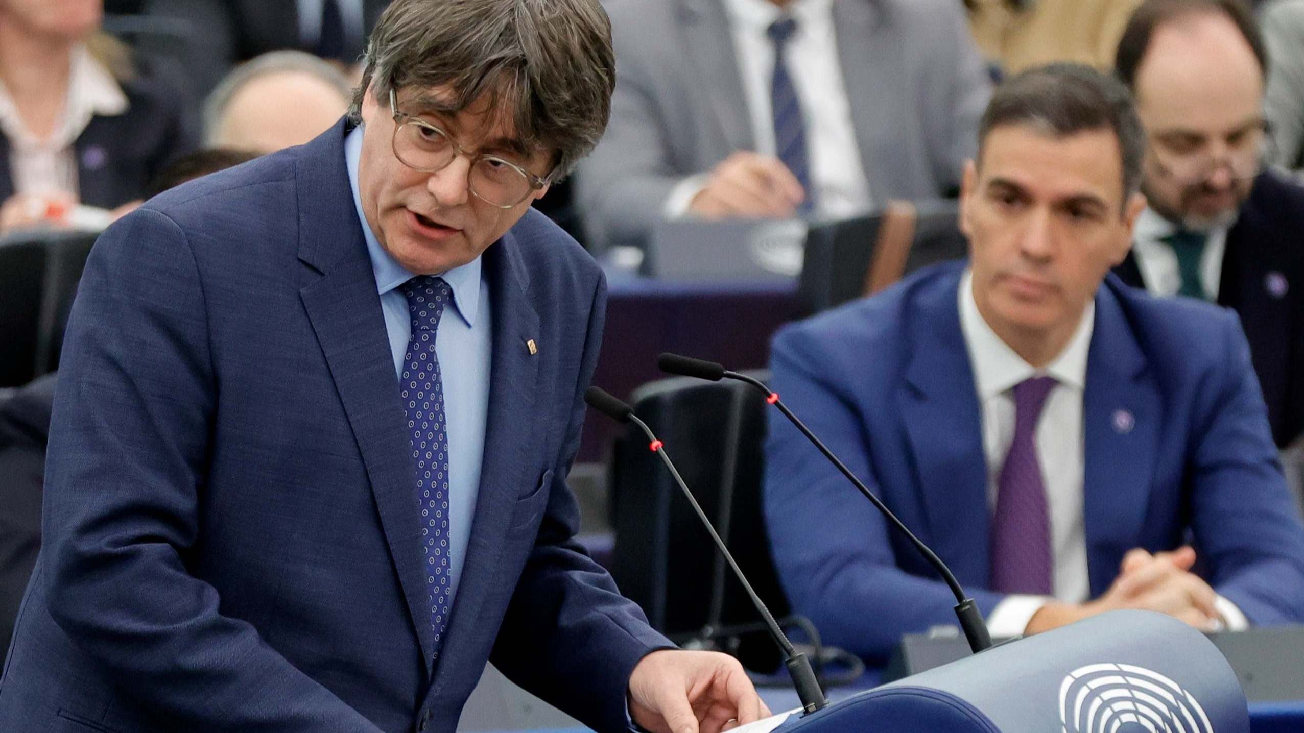 Carles Puigdemont y Pedro Sánchez en el Parlamento Europeo. EFE