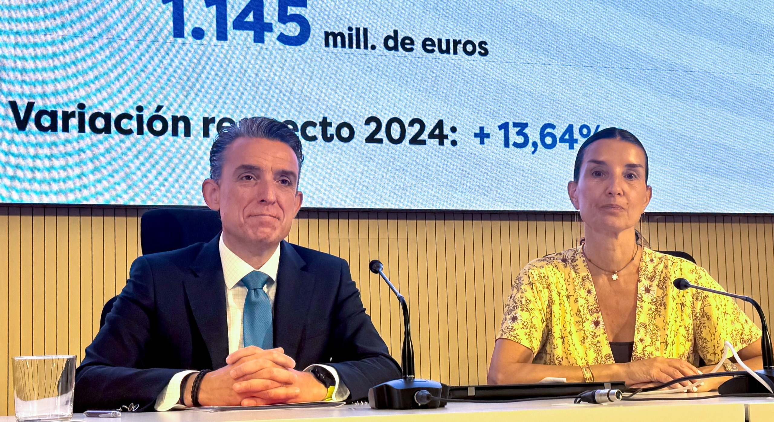 Ángel Zaera, director de la ATV, y la consellera de Hacienda, Ruth Merino.