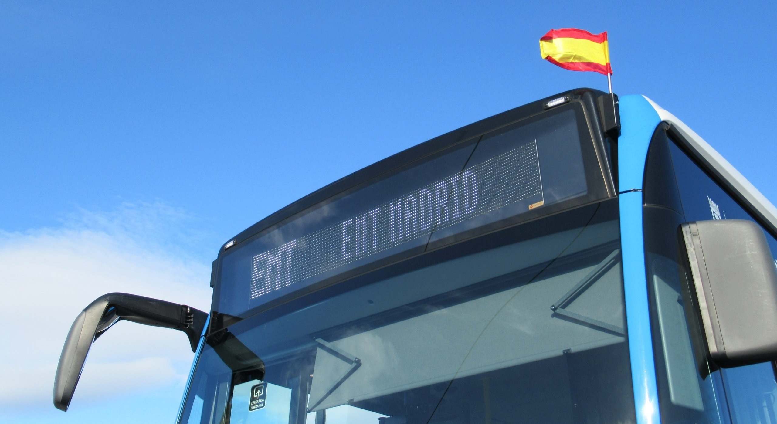 Autobús de la EMT durante el Día de la Hispanidad. / Foto: EP