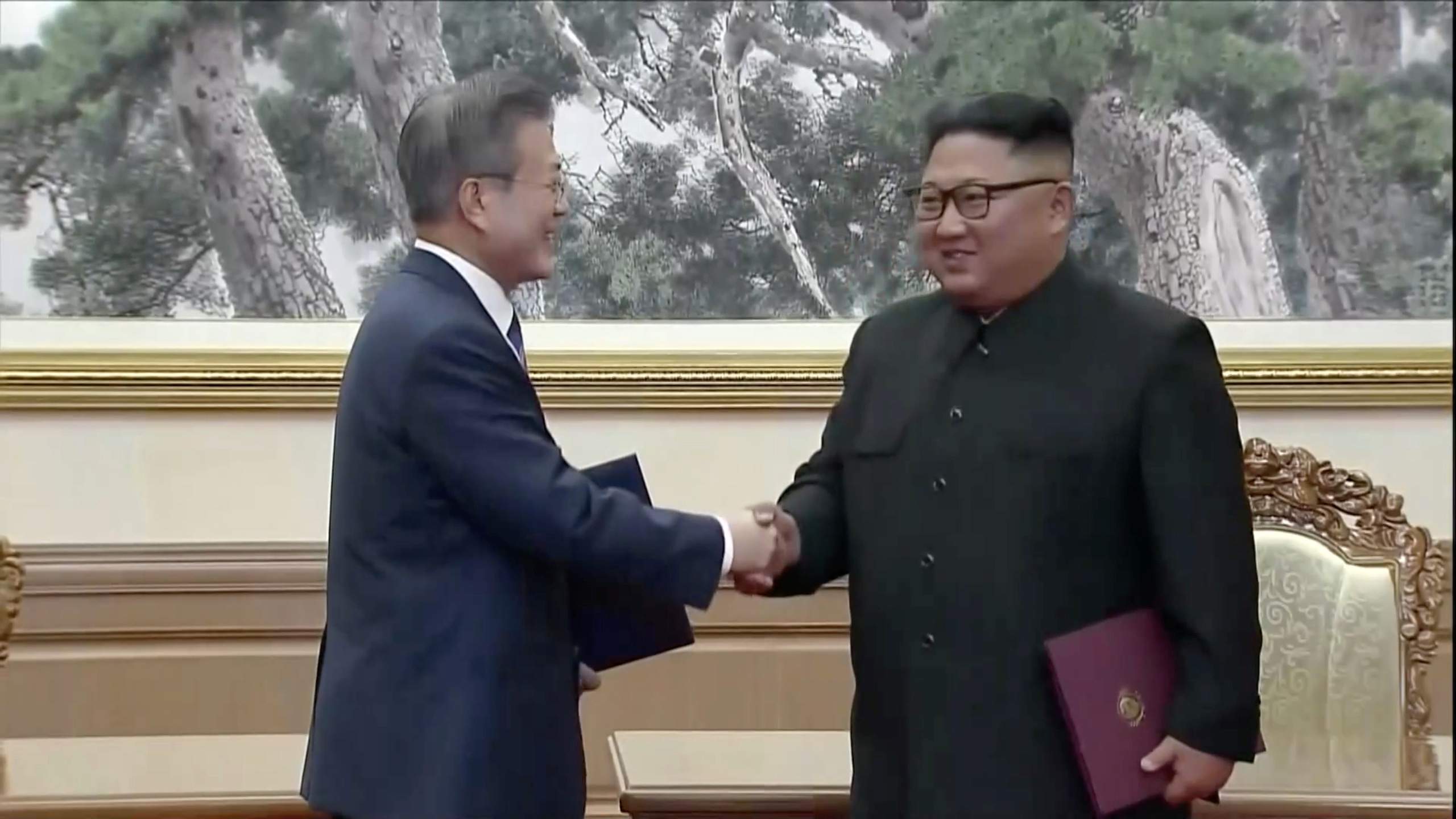 kim-jon-un-Moon-Jae-in.jpg