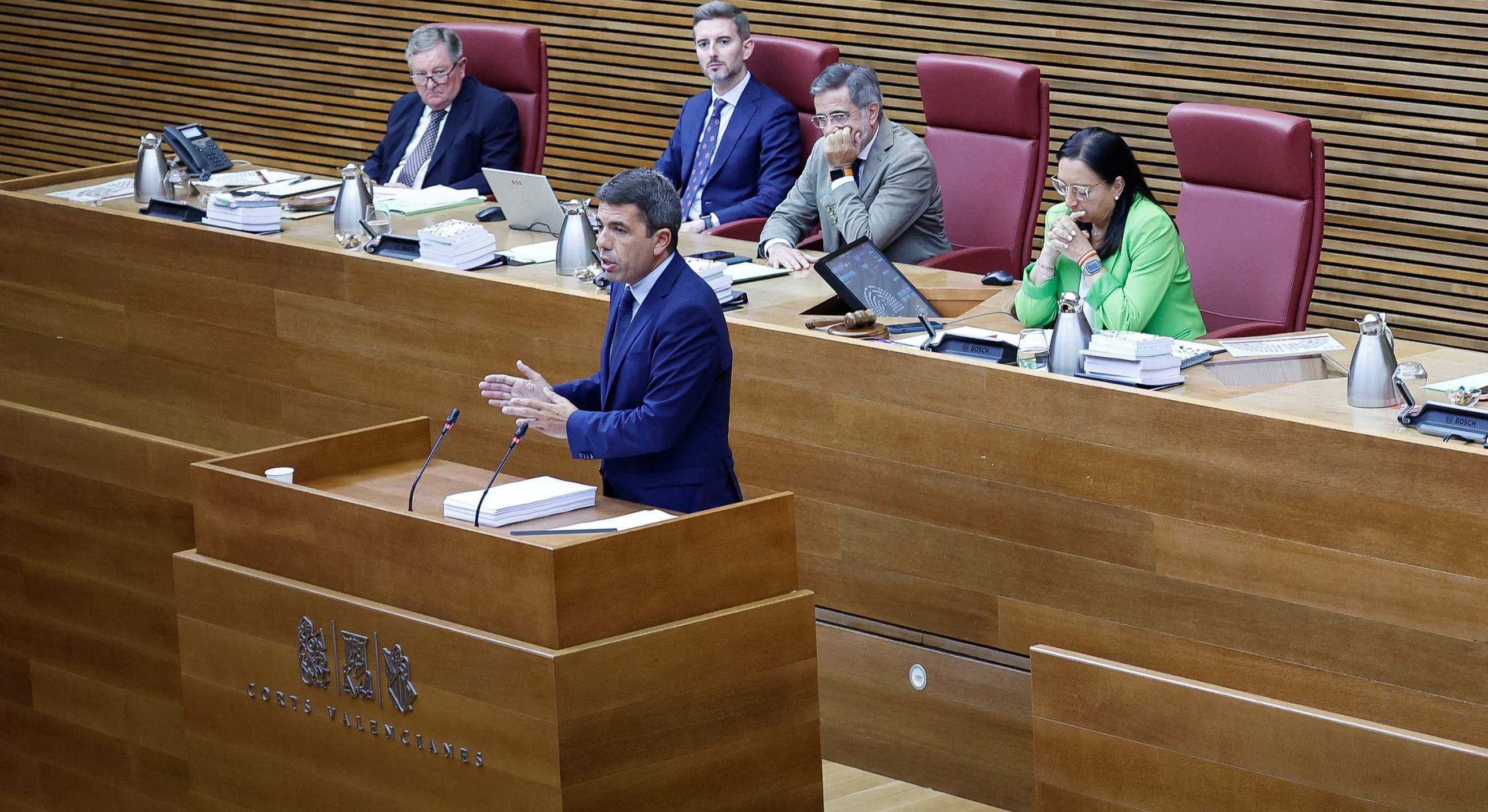 Mazón, en Les Corts durante el Debate de Política General.