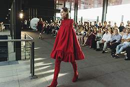 DESFILE-CSDMM_Desfile-alumnos-dirigido-por-Ana-Locking.jpg