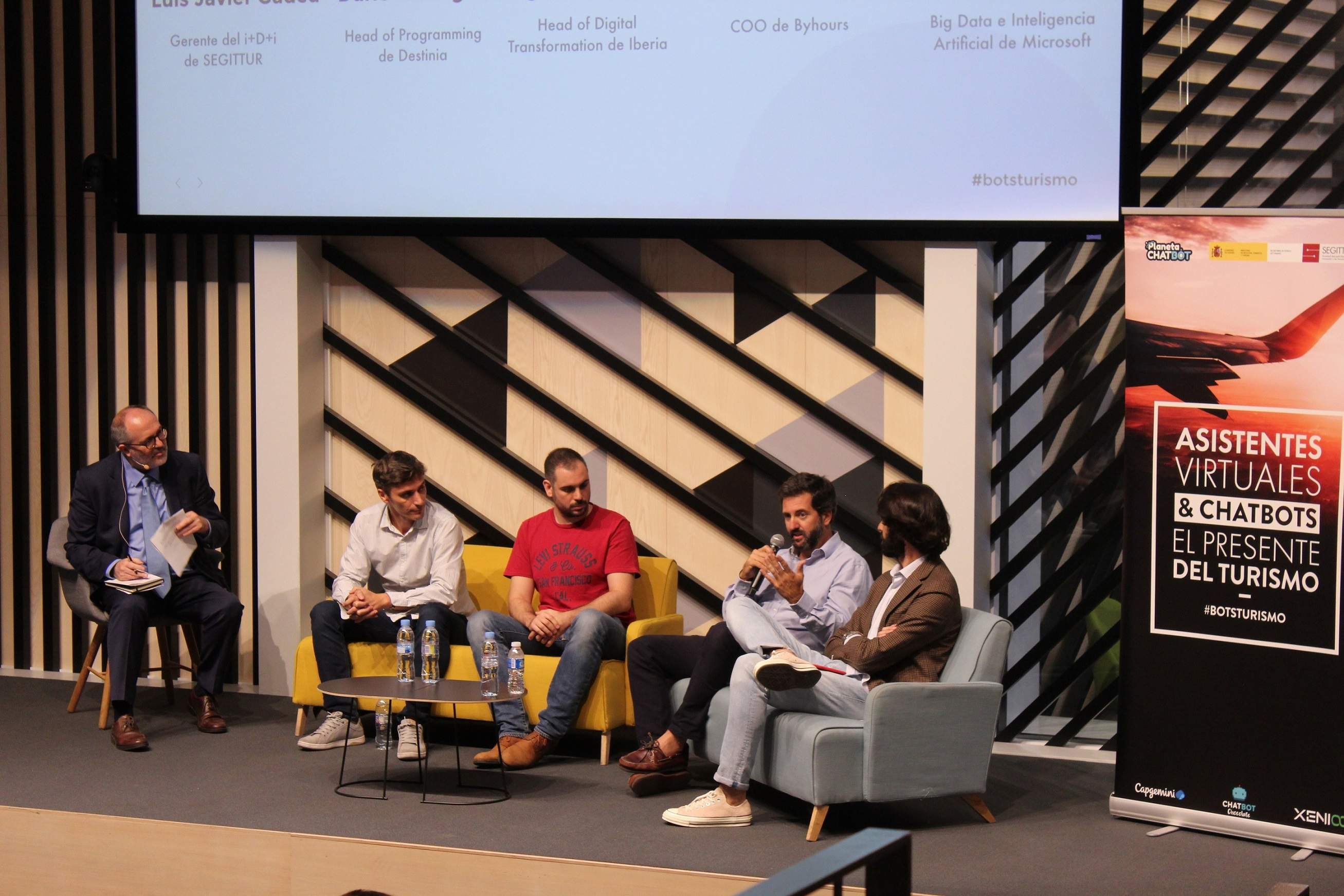 Mesa-redonda_Chatbots-abriendo-nuevas-oportunidades-de-negocio.JPG